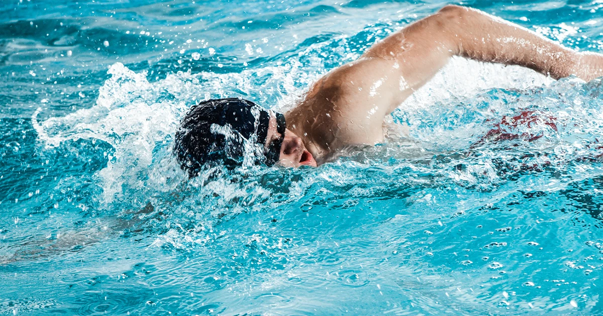 Schwimmer beim Kraulen 