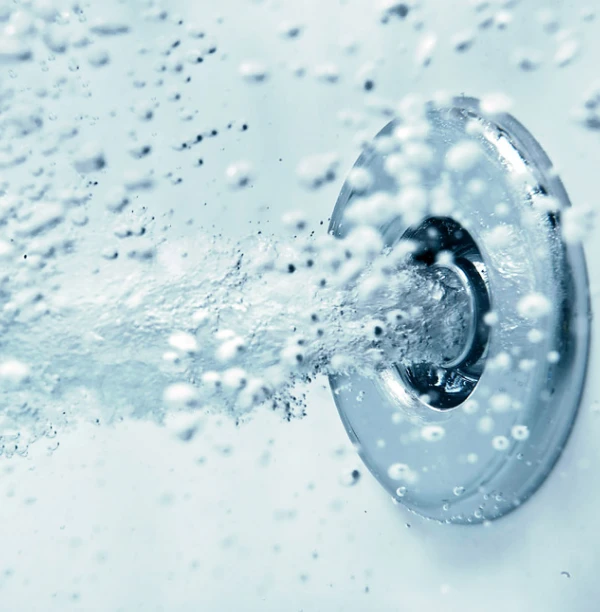 Whirlpool Massagedüse unter Wasser – kraftvolle Wasserstrahlen für Hydrotherapie und Massage