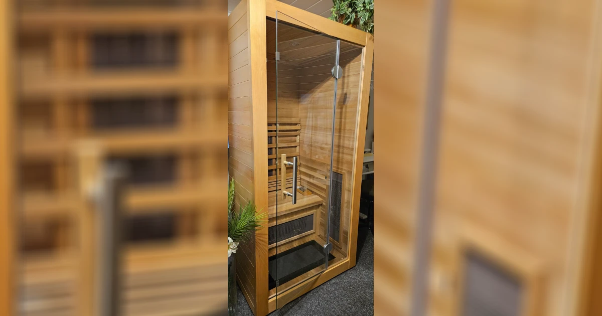 Infrarotkabine Infinity IF 100 bei einem Kunden zu Hause mit farbiger LED-Beleuchtung