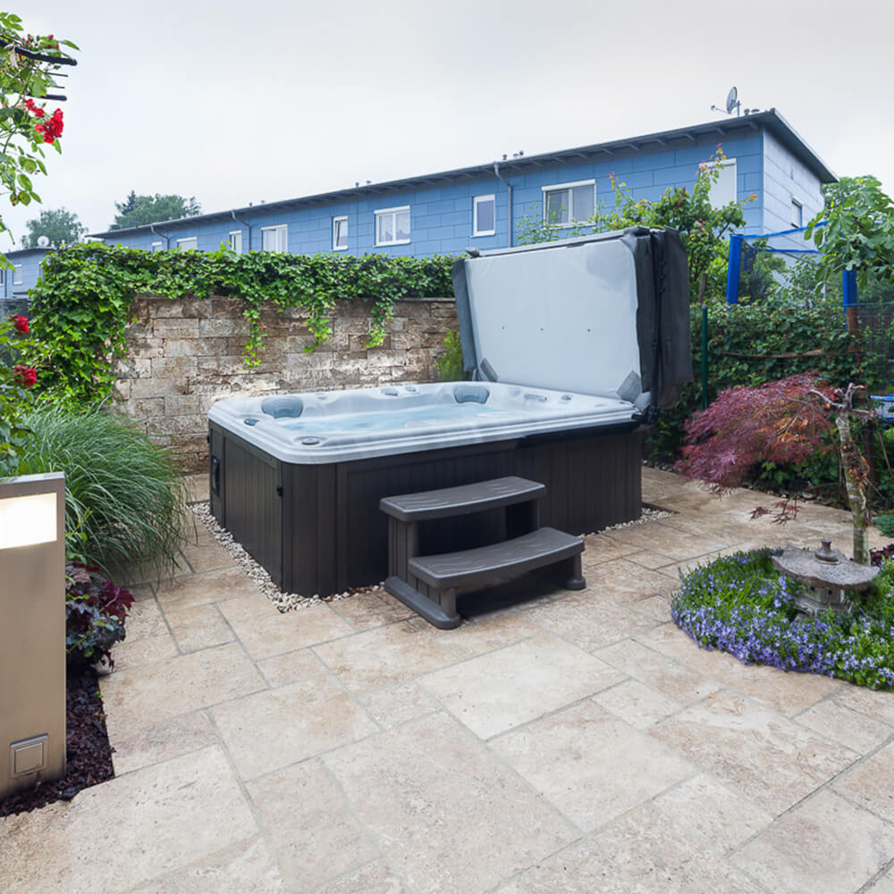 Armstark Whirlpool 780 Montclair Stage 4 Außenbereich freistehend