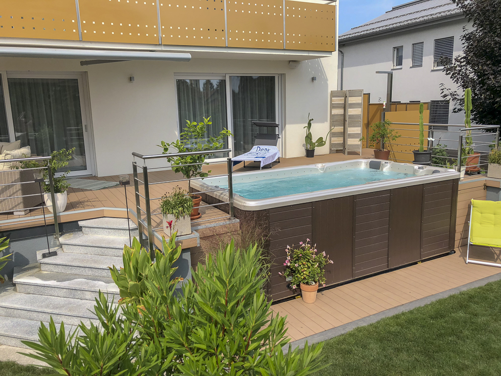 Swim Spa von Armstark mit Terrasse