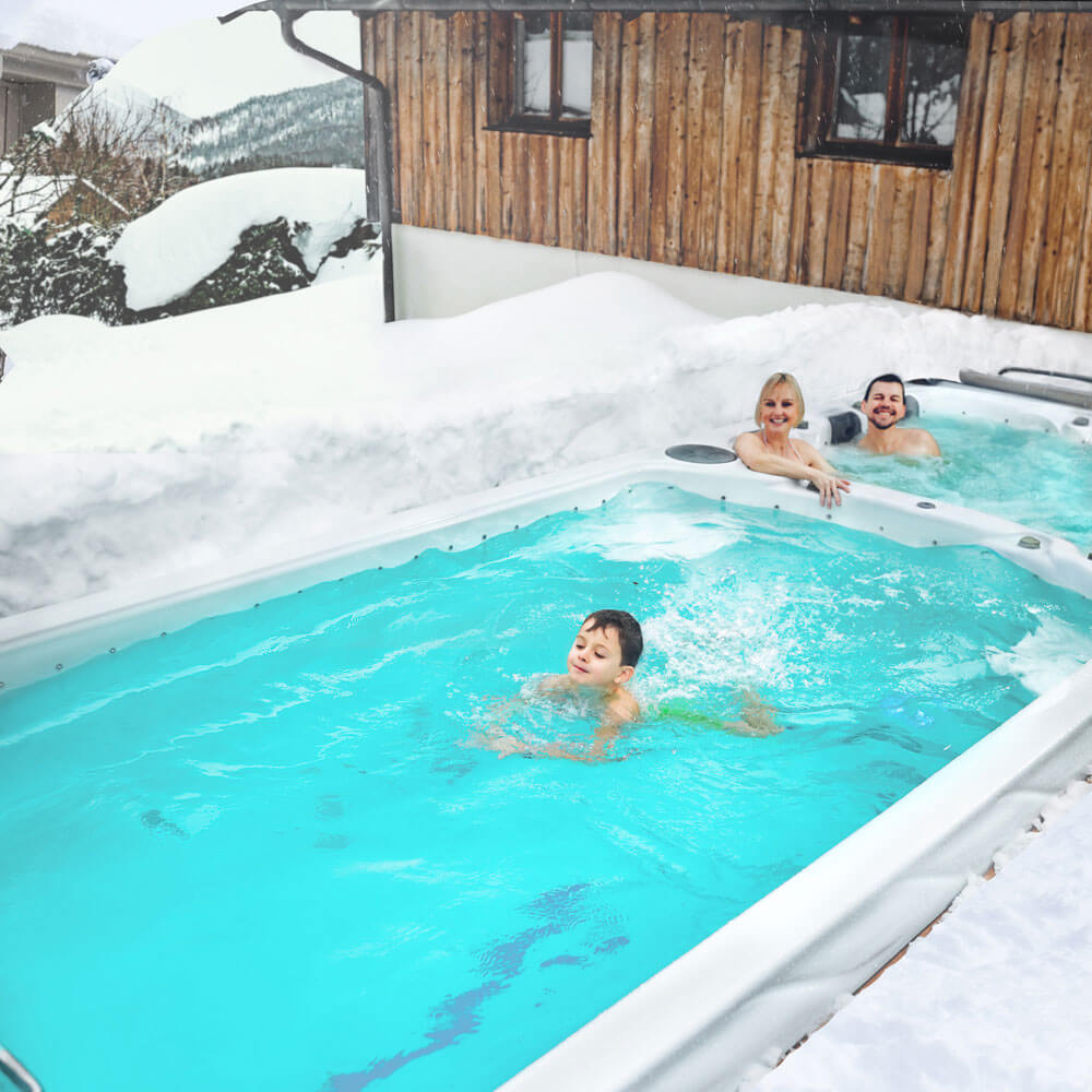 Swim Spa Boost von Armstark im Winter mit Familie