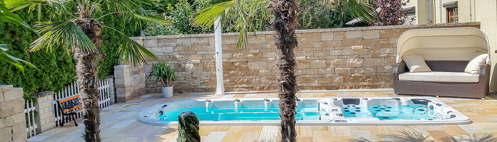 Swim Spa von Armstark mit Palmen
